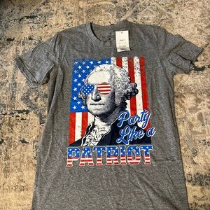Kohl's Gray Patriotic Graphic Tee